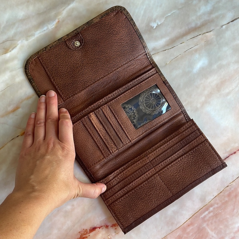 AMERICAN WEST | Cross My Heart Tri-Fold Wallet - Picture 4 of 8
